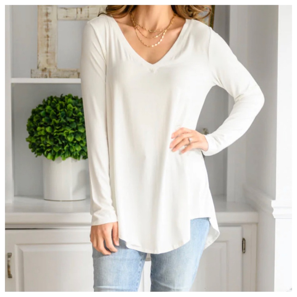 16 It's That Simple Solid V Neck Long Sleeve Tee in Light Taupe